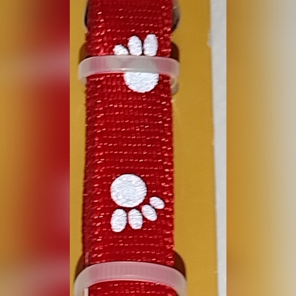 Red Reflective Pet dog cat leash 5ft. Long 5/8" wide paw prints - Picture 2 of 3